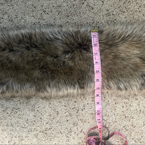 Faux fur shawl/wrap - Picture 4 of 6